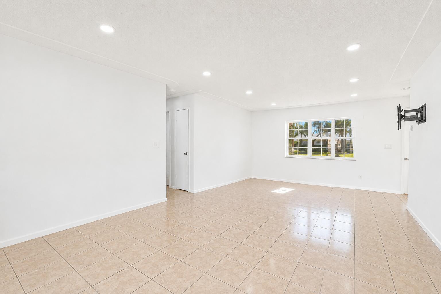 330 W 22ND Court