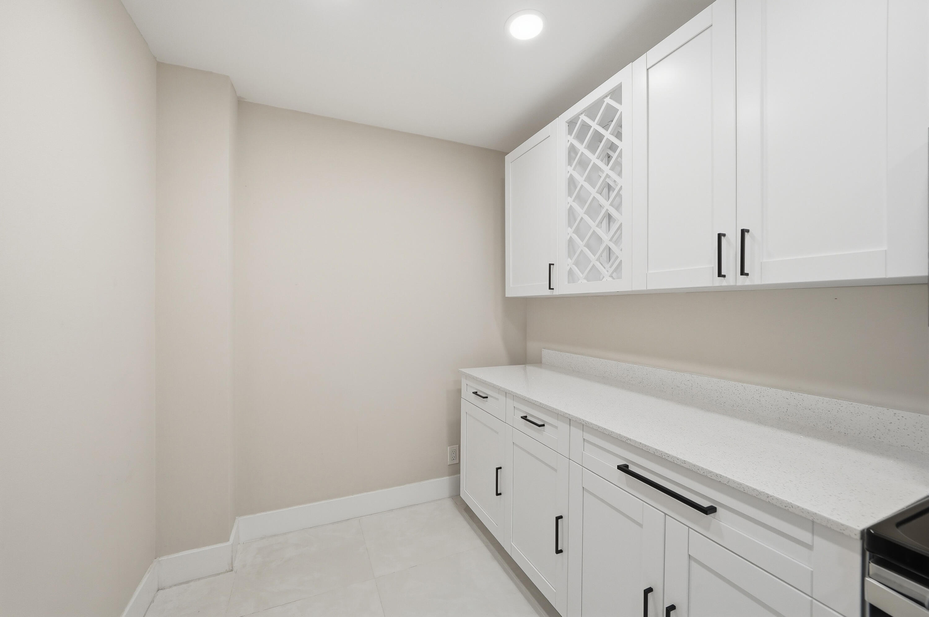 HILLCREST EAST NO 25 CONDO - Residential