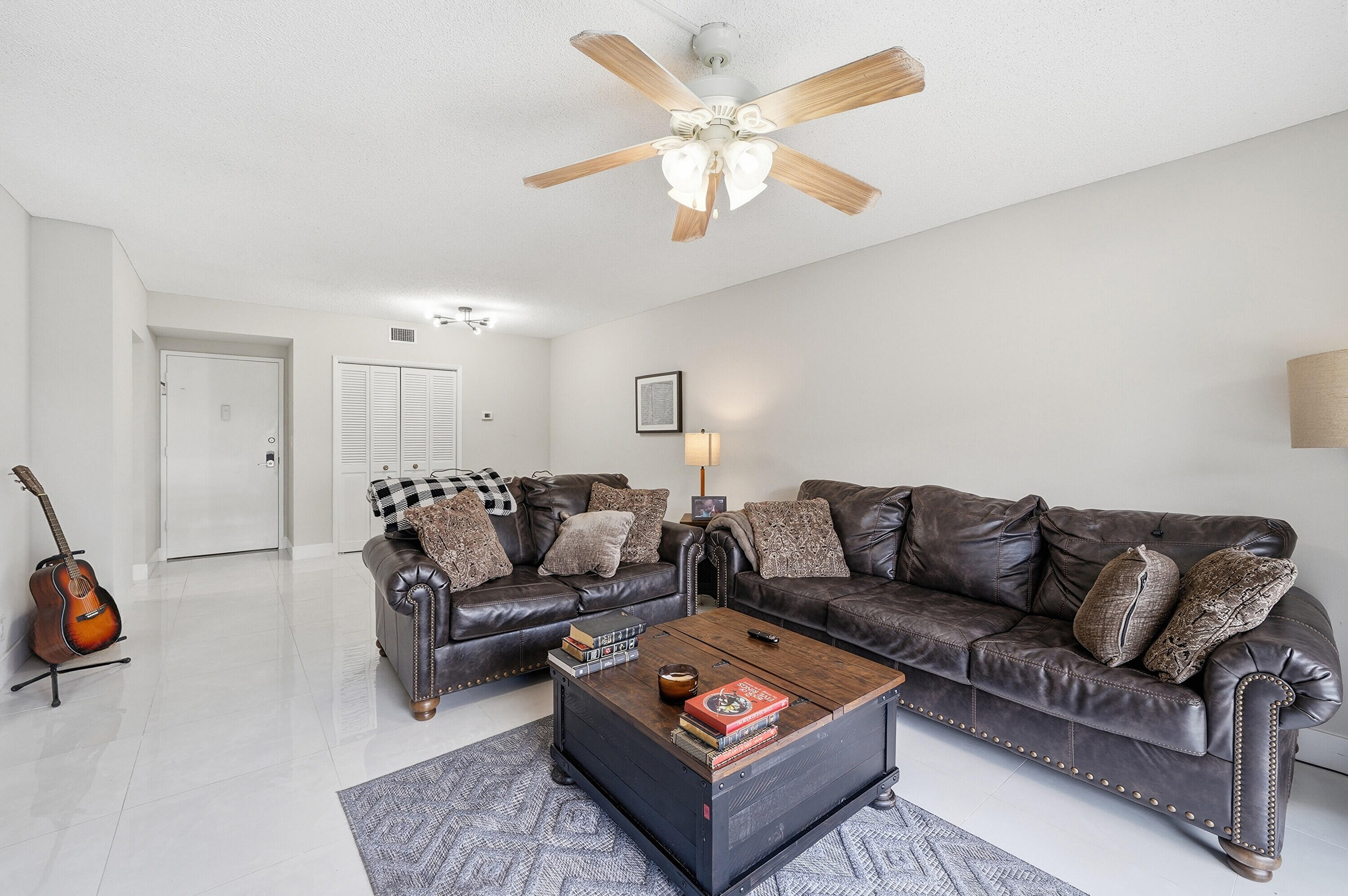 HILLCREST EAST NO 25 CONDO - Residential