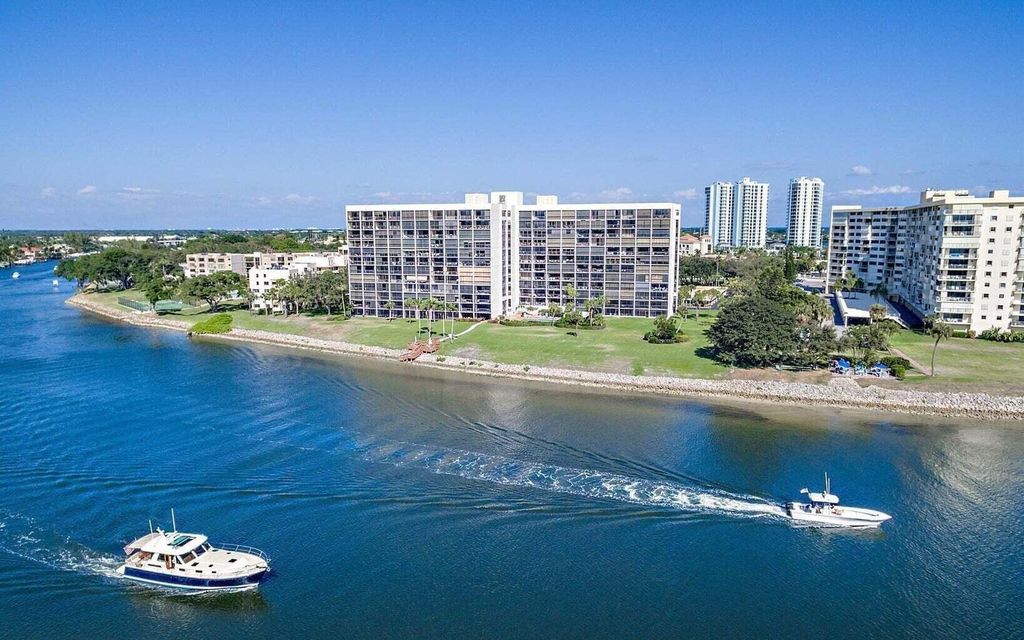 Photo of 356 Golfview Road #201, North Palm Beach, FL 33408 (MLS # R10930244)
