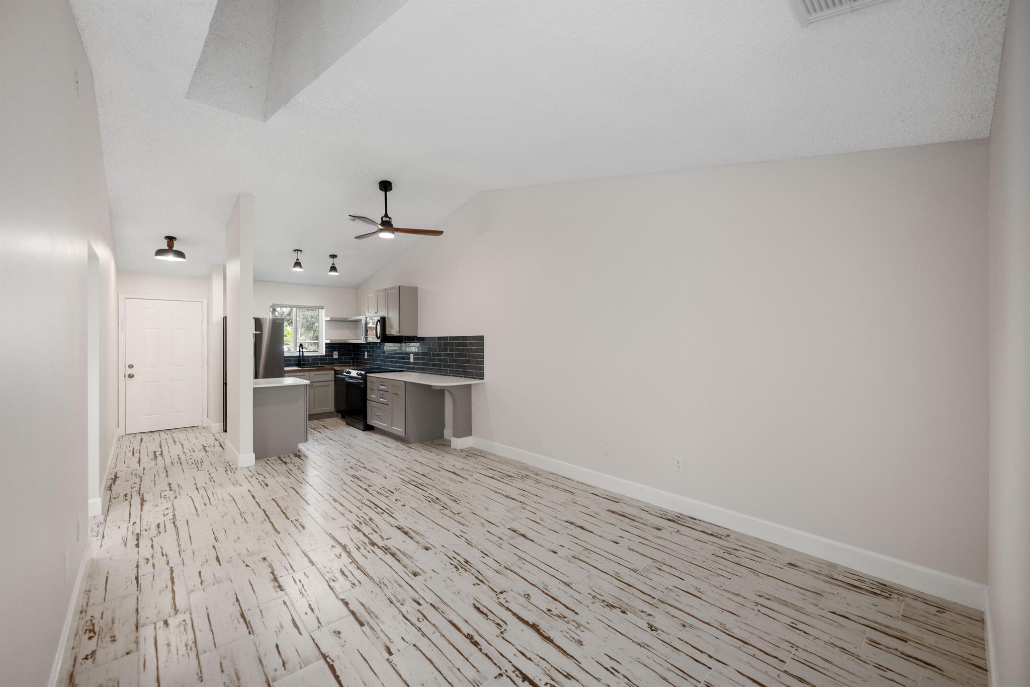 HAVERHILL ACRES - Residential Lease