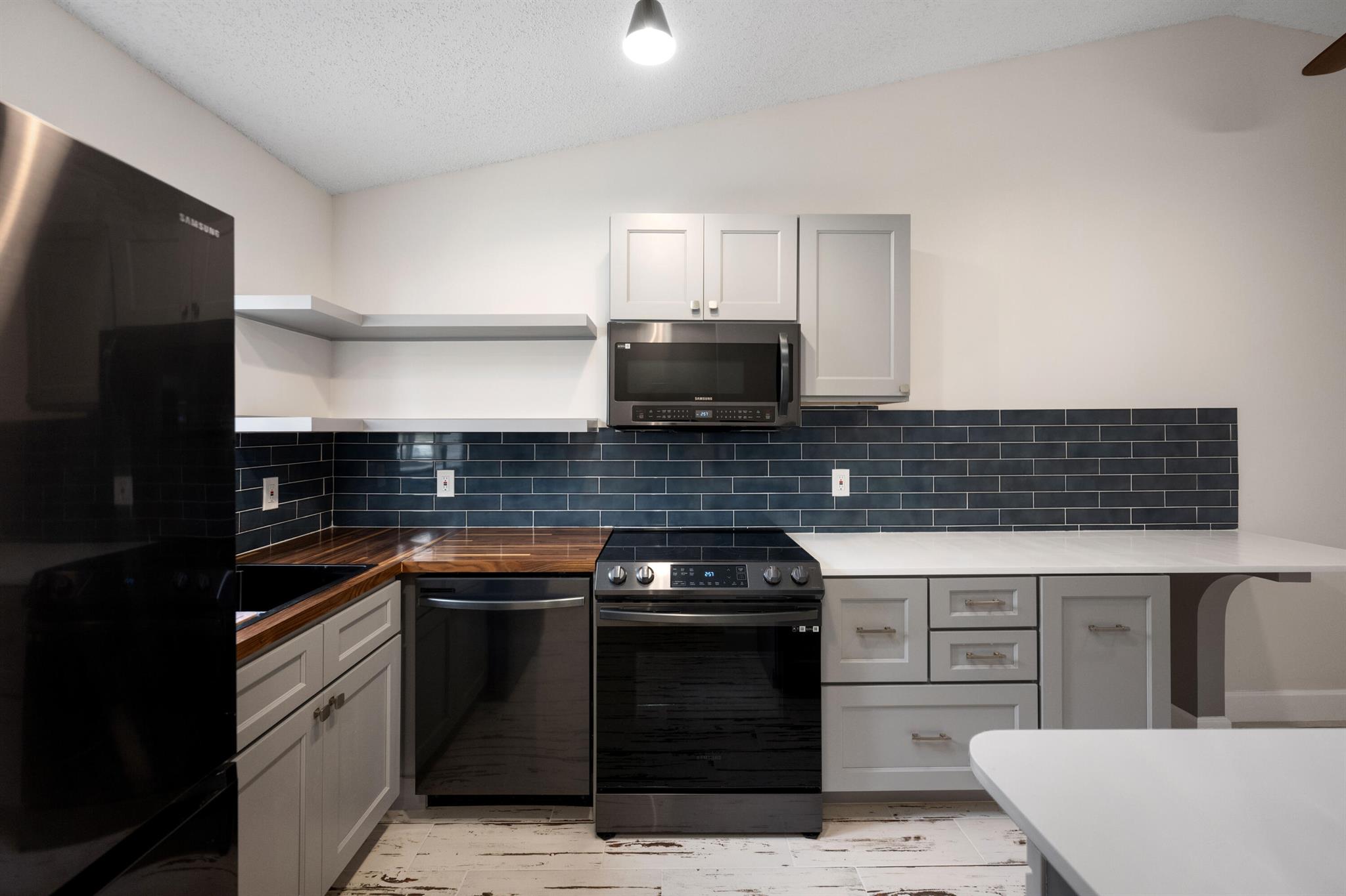 HAVERHILL ACRES - Residential Lease