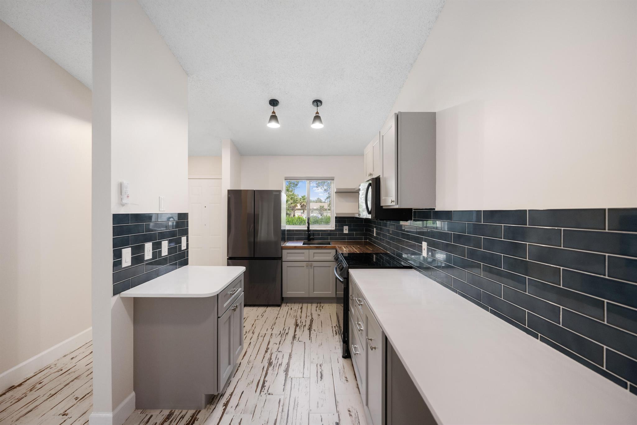 HAVERHILL ACRES - Residential Lease