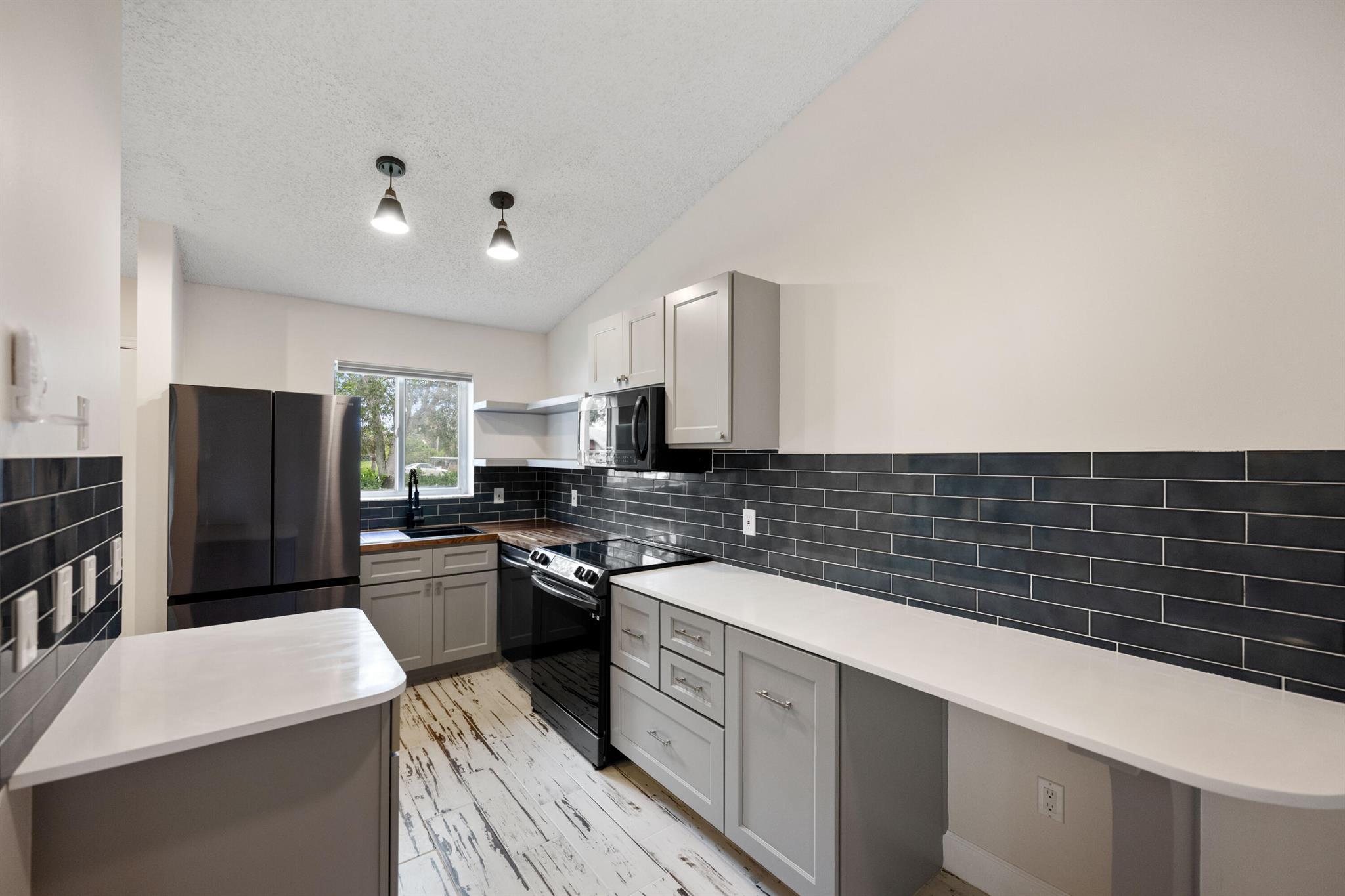 HAVERHILL ACRES - Residential Lease