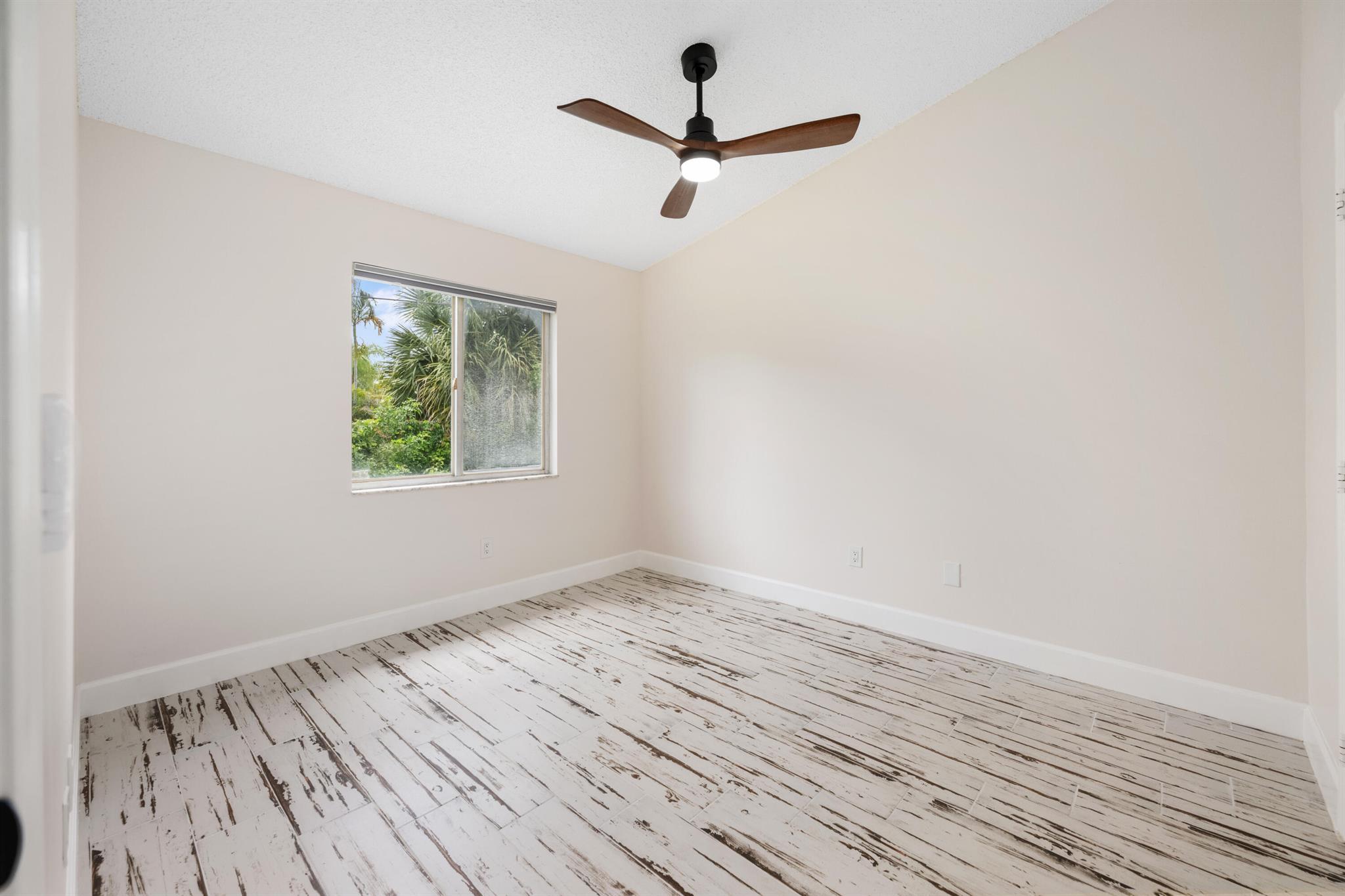 HAVERHILL ACRES - Residential Lease