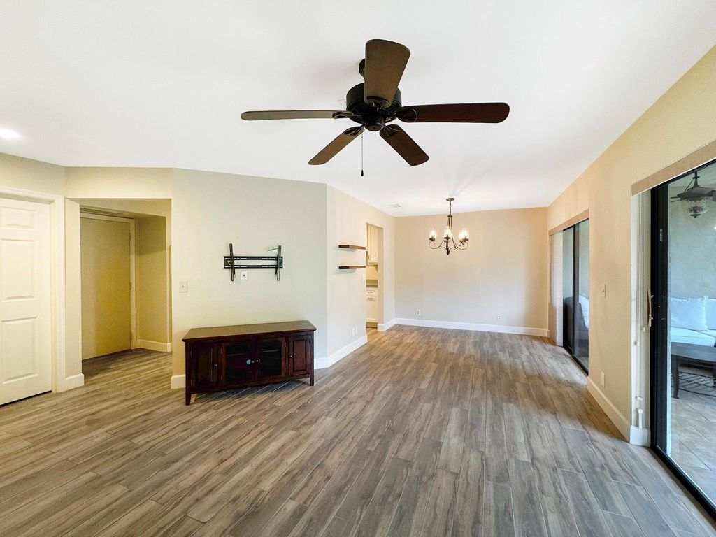 Photo of 25 Lexington Lane W #B, Palm Beach Gardens, FL 33418 (MLS # R11128360)