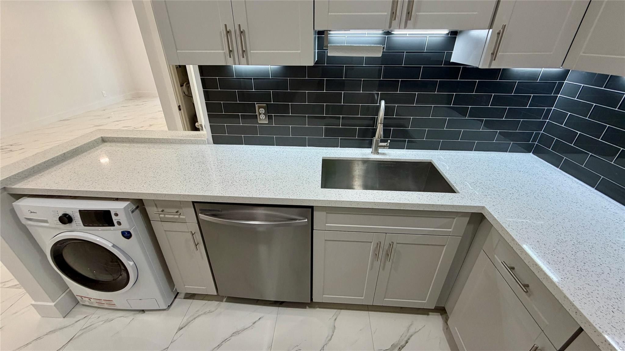 Imperial Point Colonnades - Residential