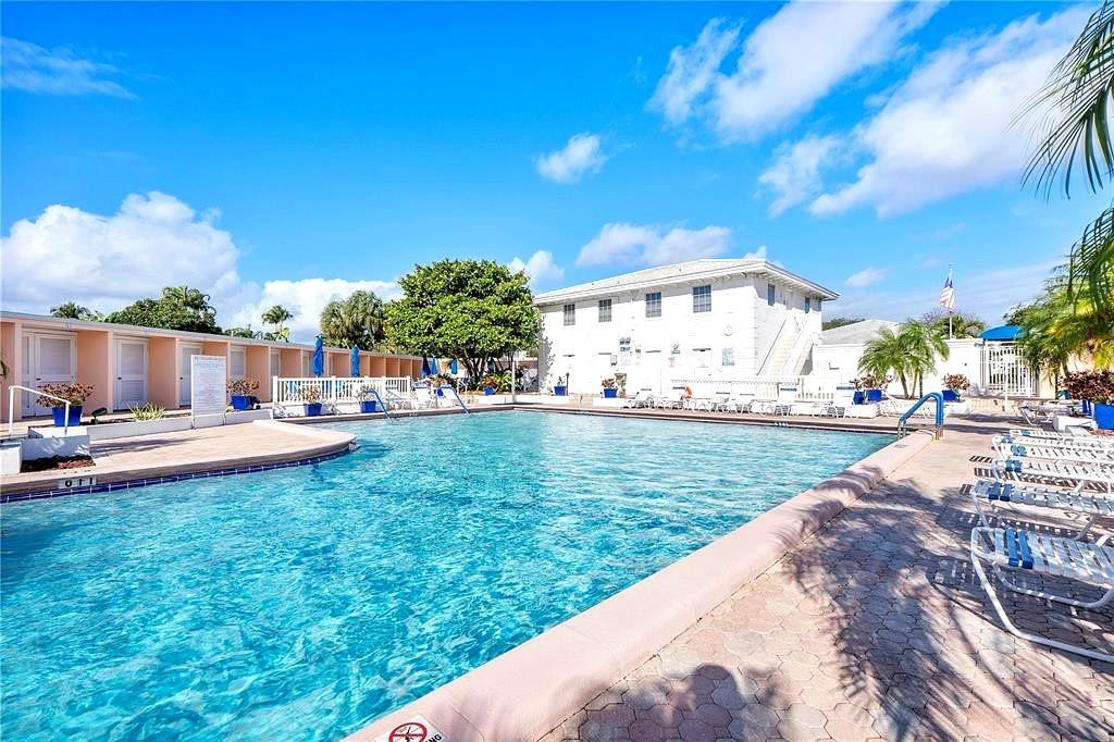 Imperial Point Colonnades - Residential