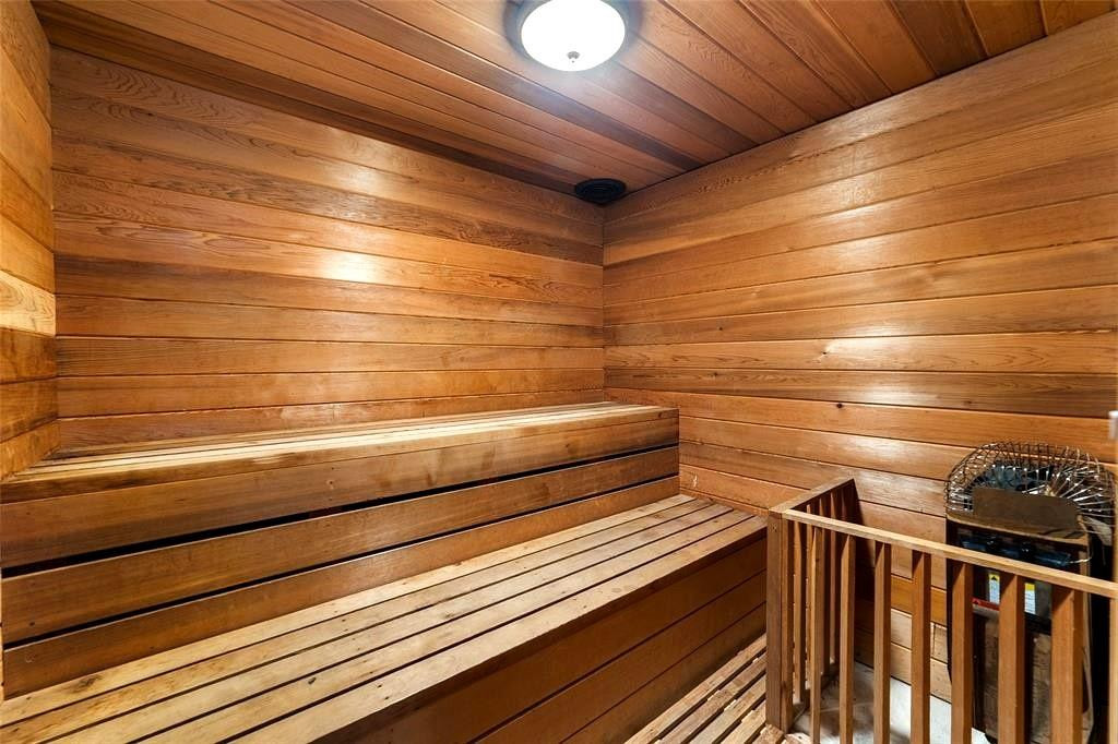 Imperial Point Colonnades - Residential