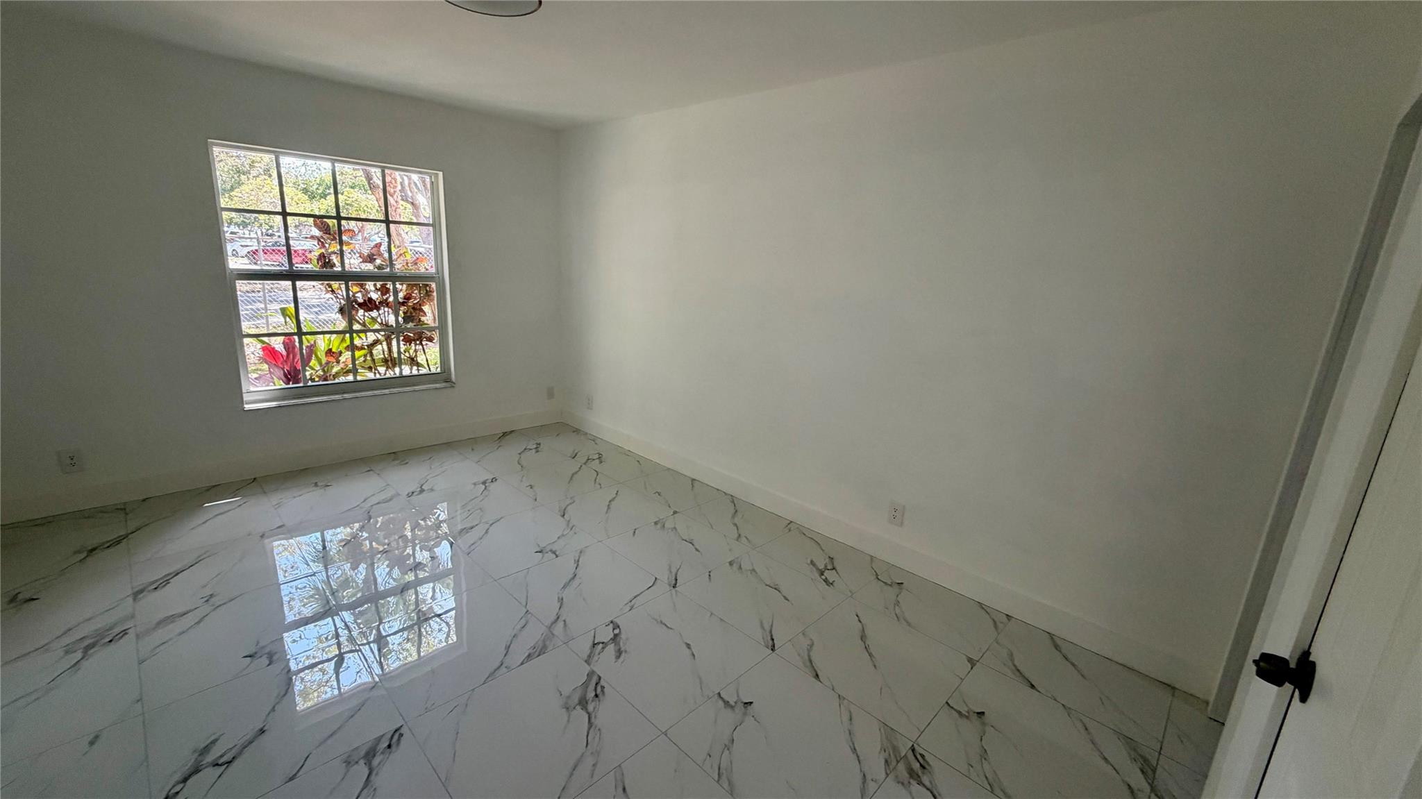 Imperial Point Colonnades - Residential