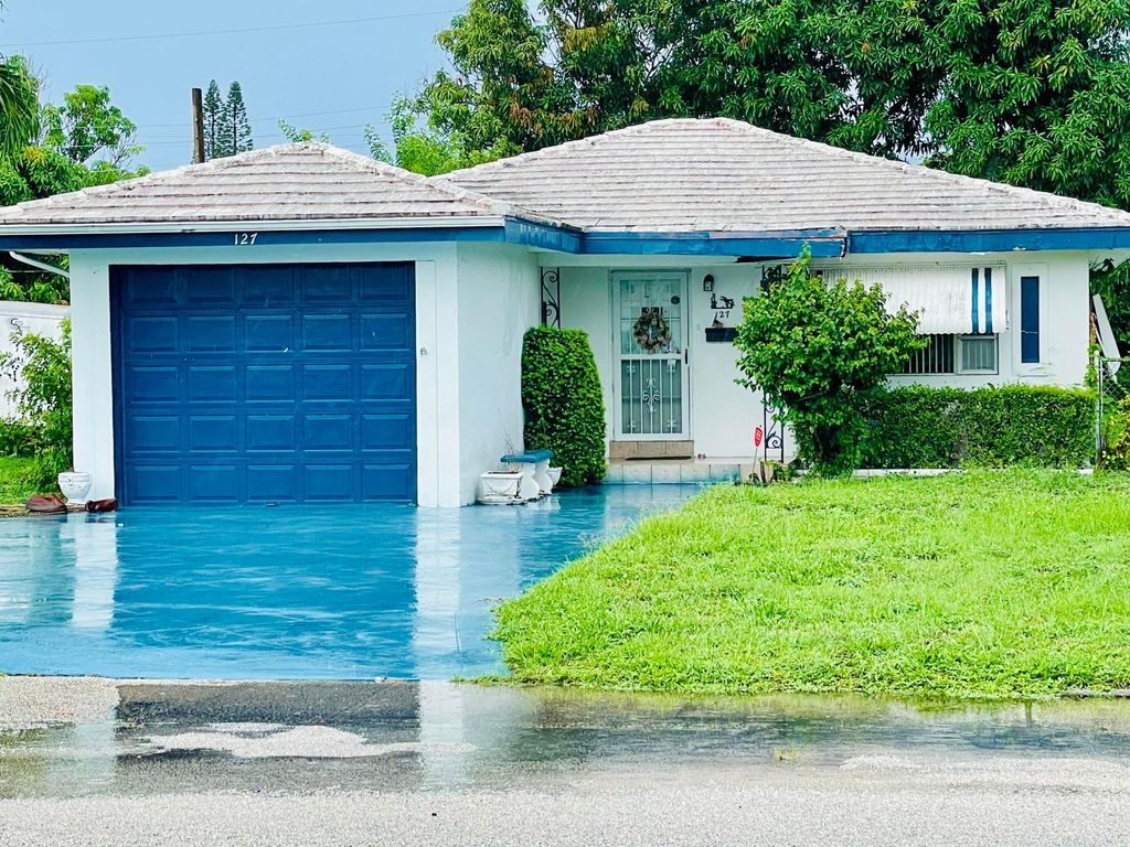 Photo of 127 NW 8th Avenue, Delray Beach, FL 33444 (MLS # R11000947)