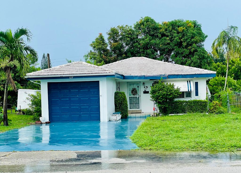 Photo of 127 NW 8th Avenue, Delray Beach, FL 33444 (MLS # R11000947)