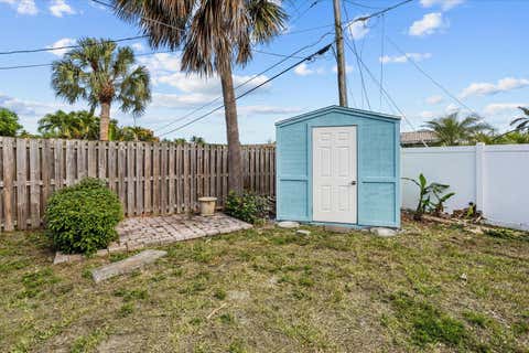 Tiny photo for 800 SE 13th Court, Deerfield Beach, FL 33441 (MLS # B26047435)