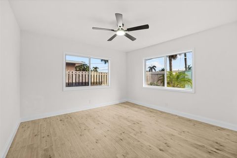 Tiny photo for 800 SE 13th Court, Deerfield Beach, FL 33441 (MLS # B26047435)