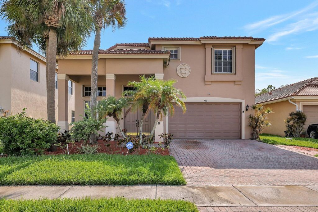 Photo of 776 Bent Creek Drive, Fort Pierce, FL 34947 (MLS # R11015690)