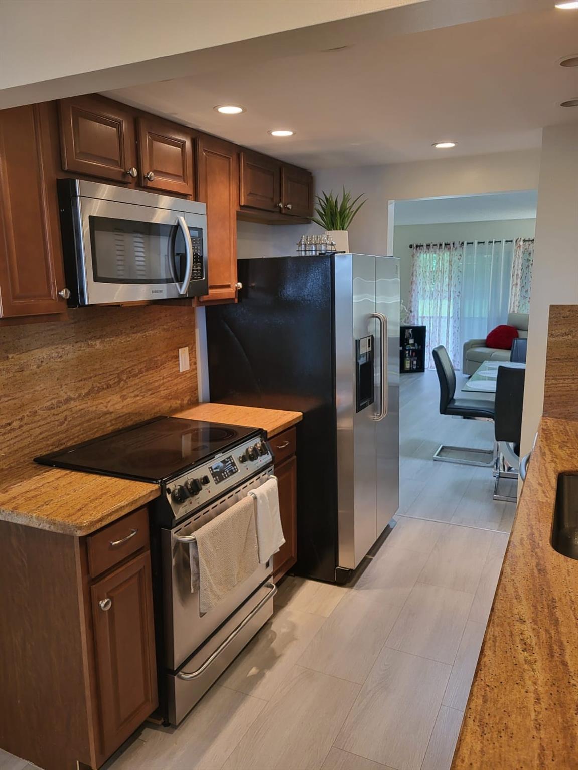 Don't miss out on this beautifully renovated 1st floor condo with 2 en-suites in the heart of Tamarac!!! Full-size stackable washer/dryer in-unit. New stainless-steel appliances and extra cabinet space in the kitchen. Walk-in closets in both rooms. Screened porch overlooking the golf course. Close to restaurants and shopping. There is a clubhouse and pool to enjoy. This is an absolute GEM!