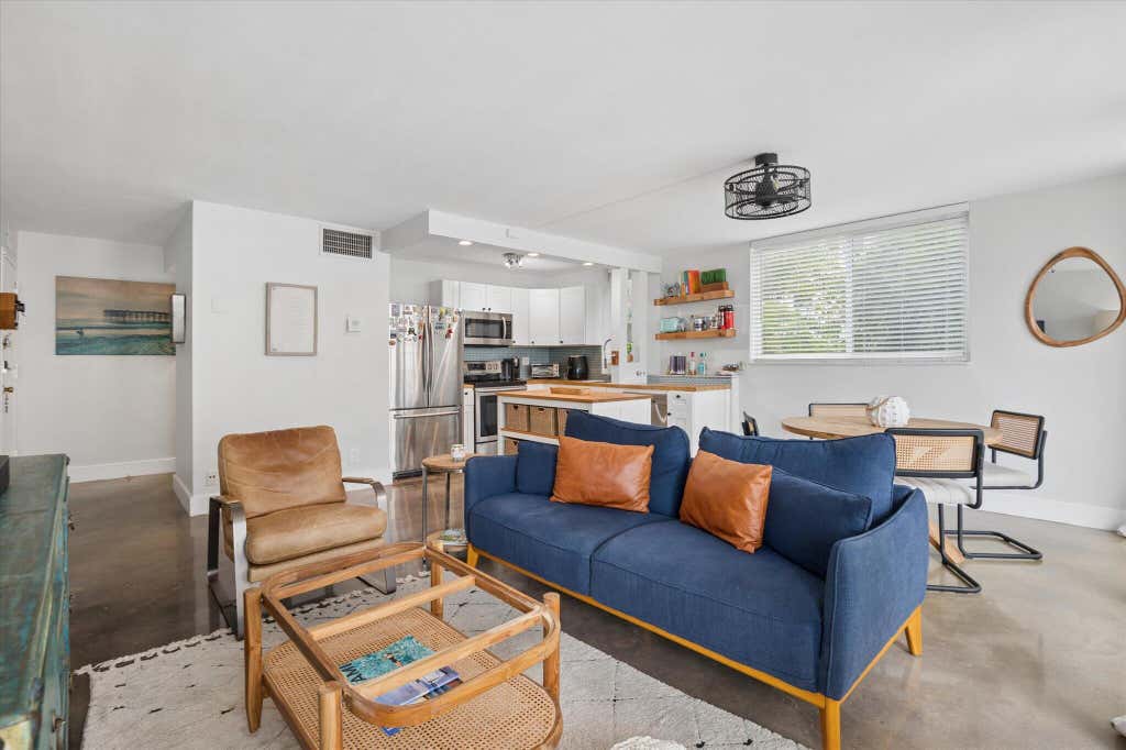 Photo of 524 Orton Avenue #201, Fort Lauderdale, FL 33304 (MLS # B26039821)