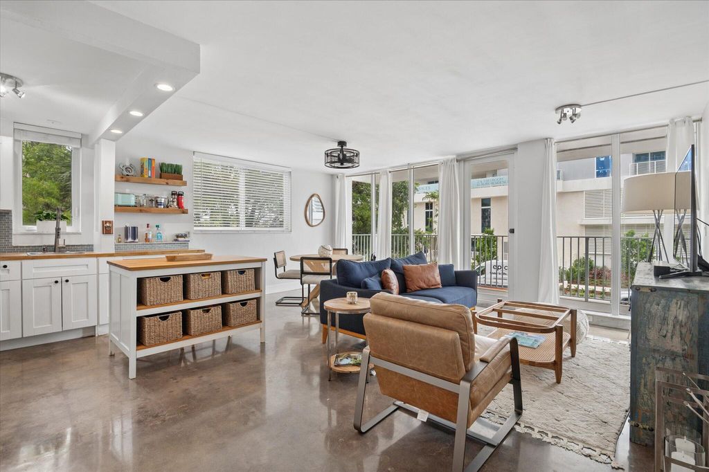 Photo of 524 Orton Avenue #201, Fort Lauderdale, FL 33304 (MLS # B26039821)