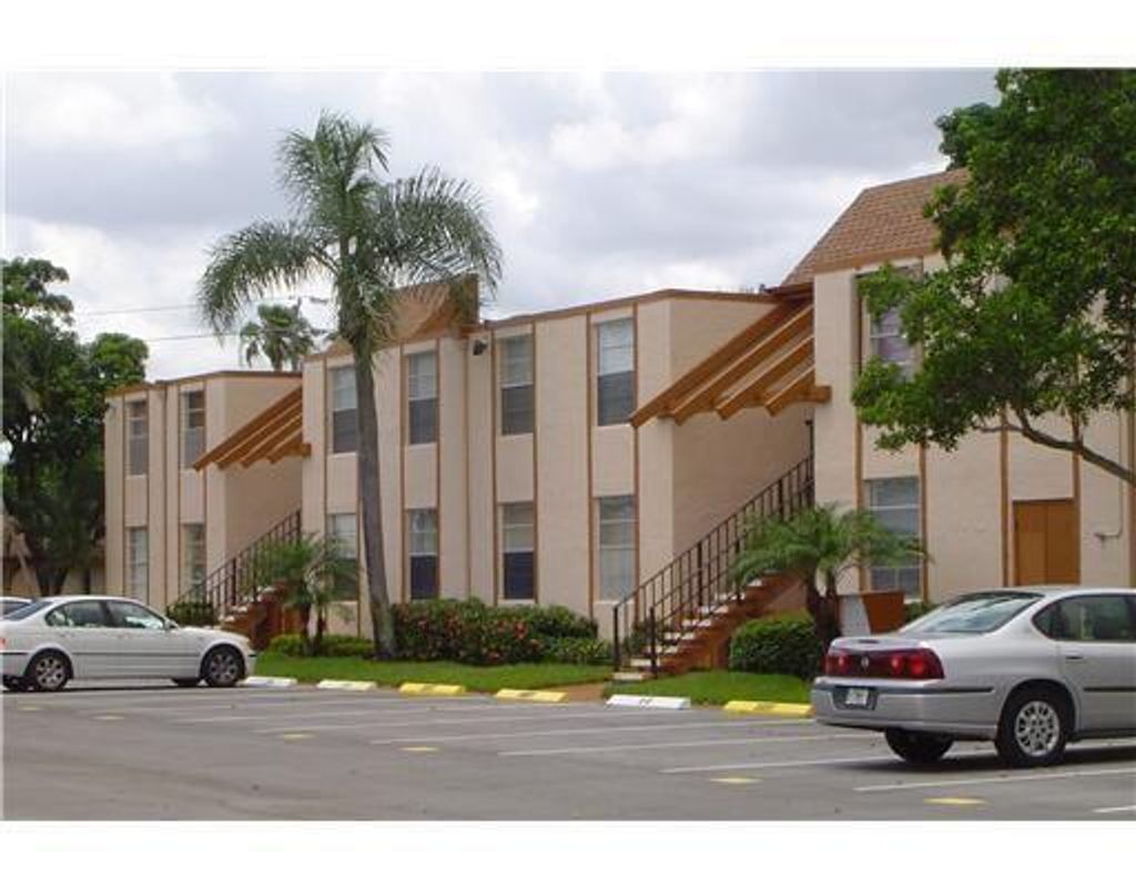 Photo of 17 Willowbrook Lane #101, Delray Beach, FL 33446 (MLS # R11057897)