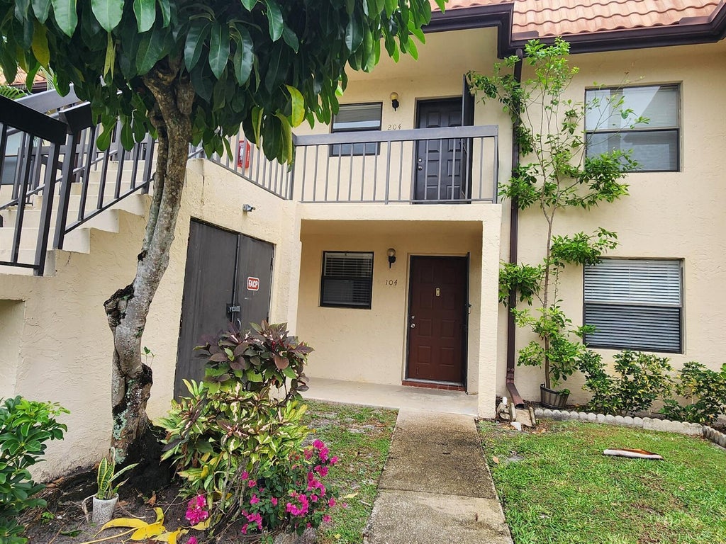 Photo of 7101 GOLF COLONY Court #104, Lake Worth, FL 33467 (MLS # B26088416)