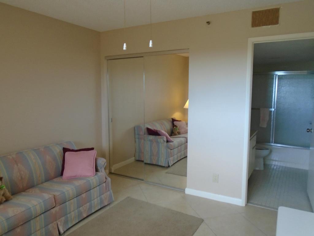 HUNTINGTON LAKES - Residential