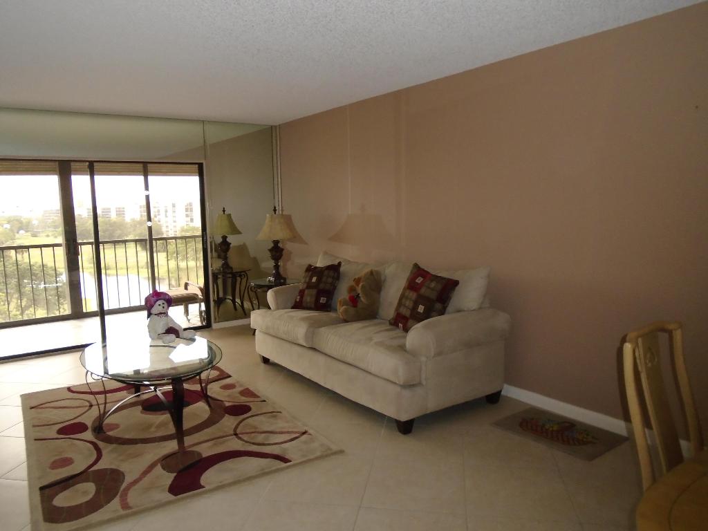 HUNTINGTON LAKES - Residential