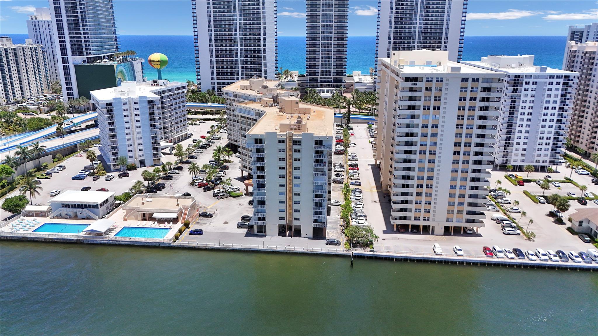 1817 S Ocean Dr 327, Hallandale Beach, FL, 33009/$205,000 4 1817 S Ocean Dr 327