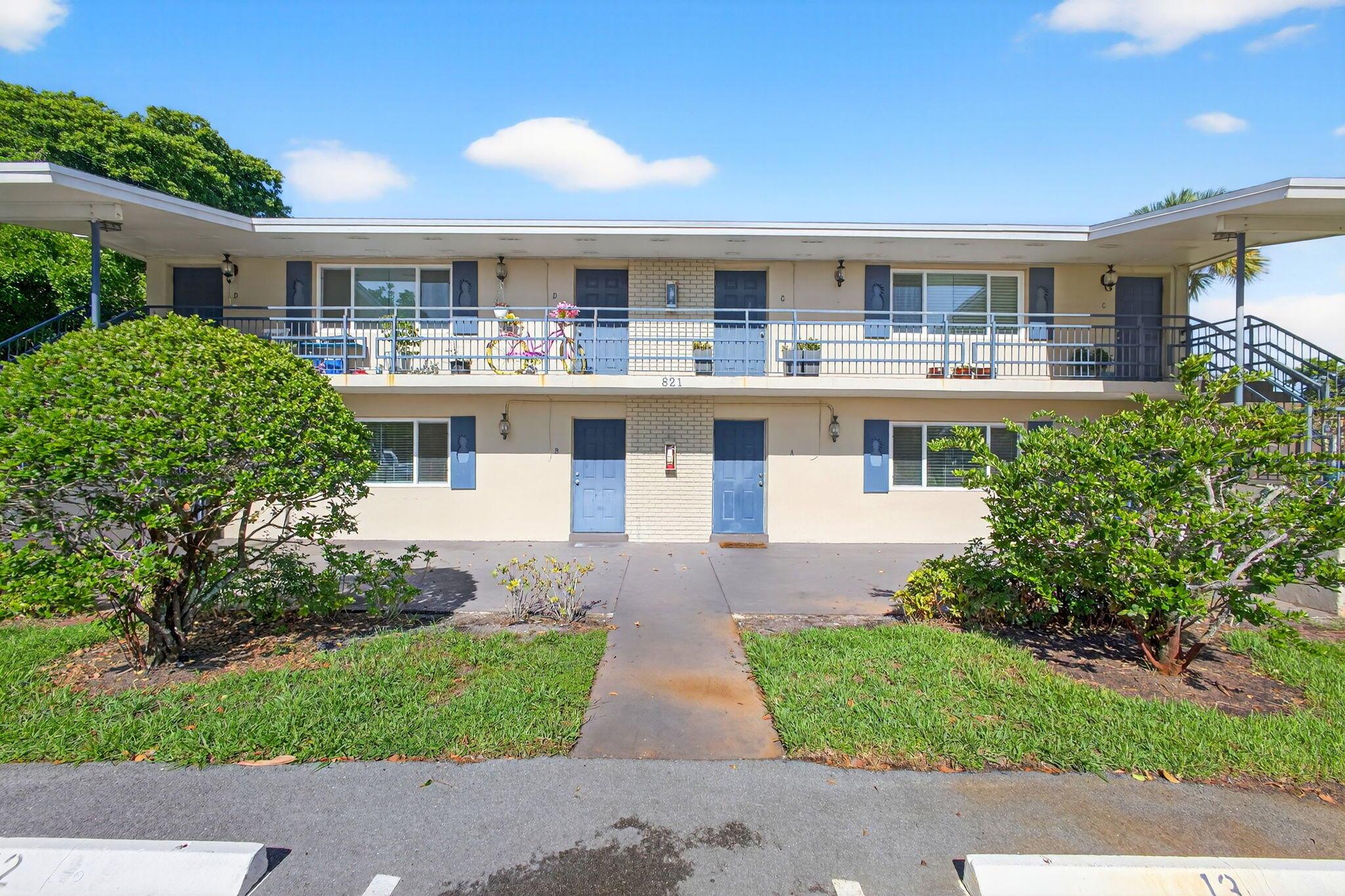This 2BR/1BA first floor condo features an in-unit washer/dryer, spacious layout, and unbeatable location. Just minutes to the beach, boating, dining, and shopping. Perfect spot to enjoy the coastal lifestyle at an affordable monthly rent!