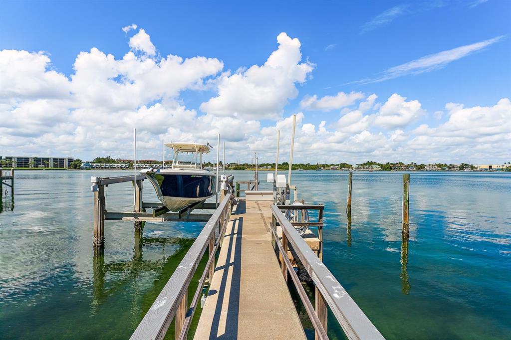 BLOWING ROCKS - Residential