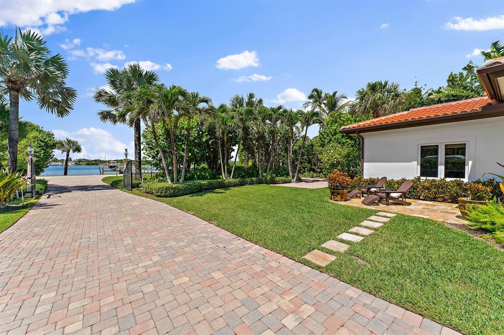 BLOWING ROCKS - Residential