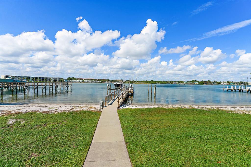 BLOWING ROCKS - Residential