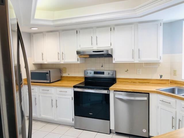 WINCHESTER COURT - Residential Lease