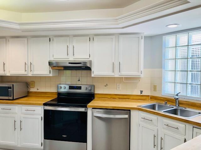 WINCHESTER COURT - Residential Lease