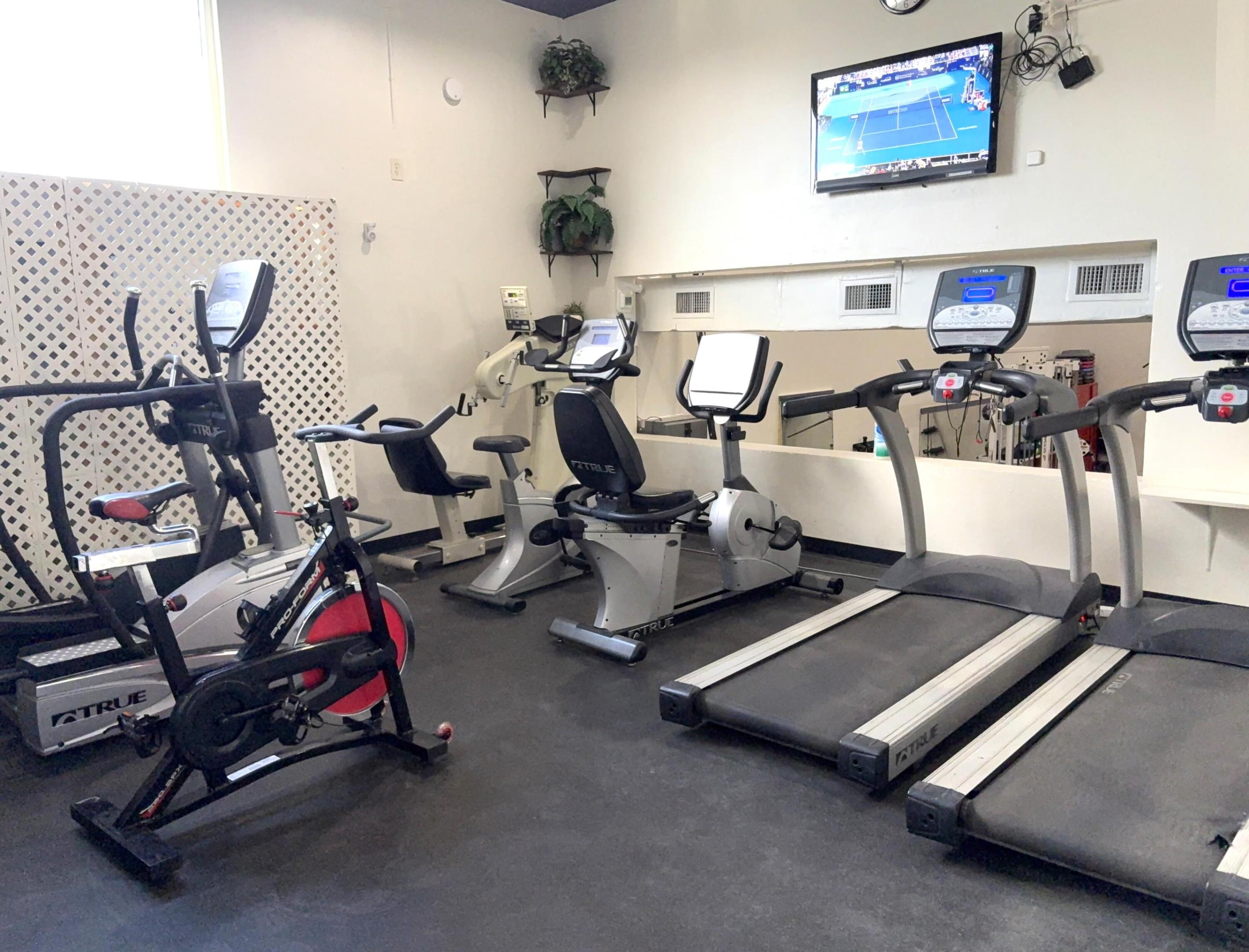 TENNIS CLUB DAVIS CONDO - Residential