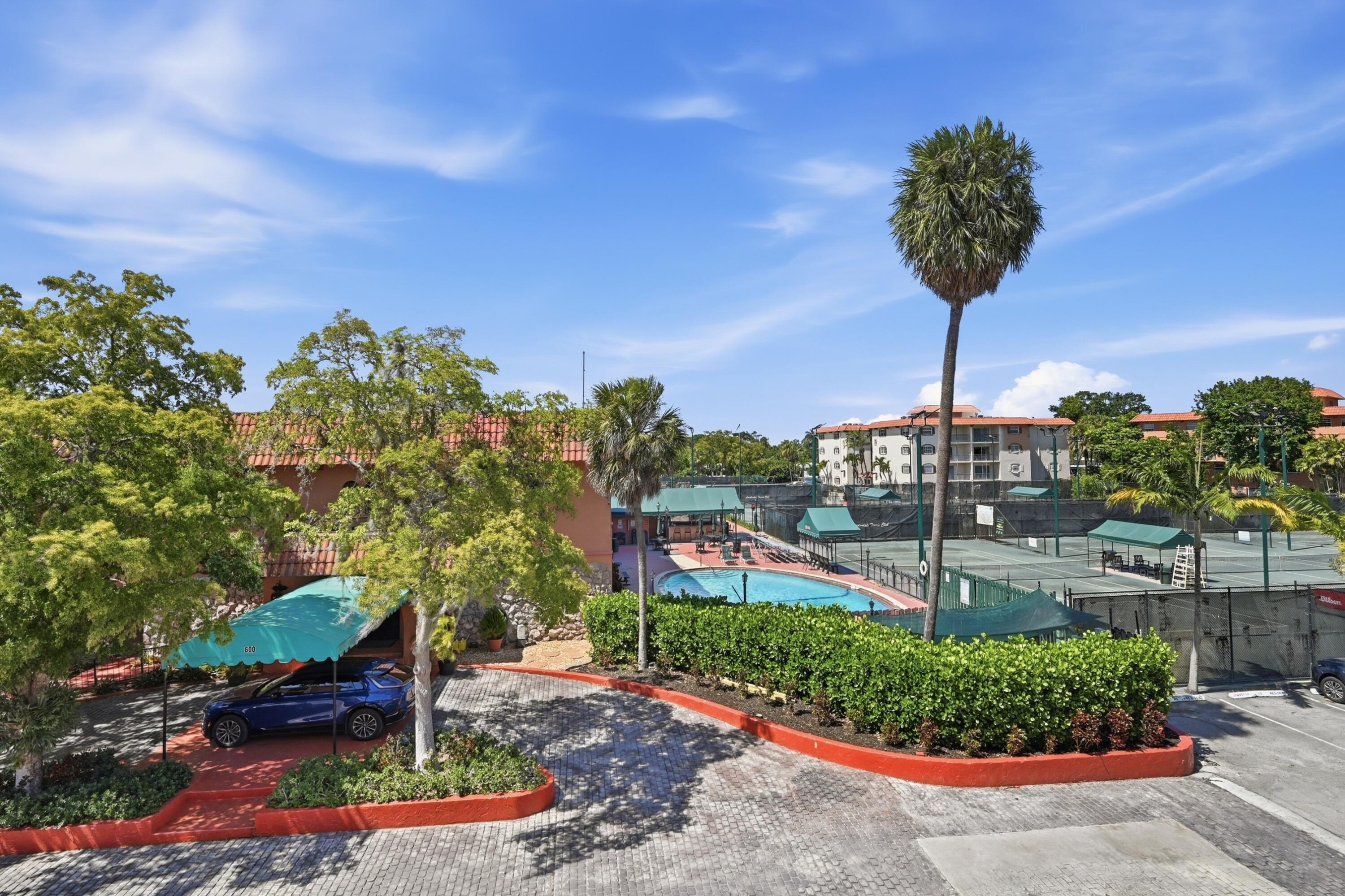 TENNIS CLUB DAVIS CONDO - Residential