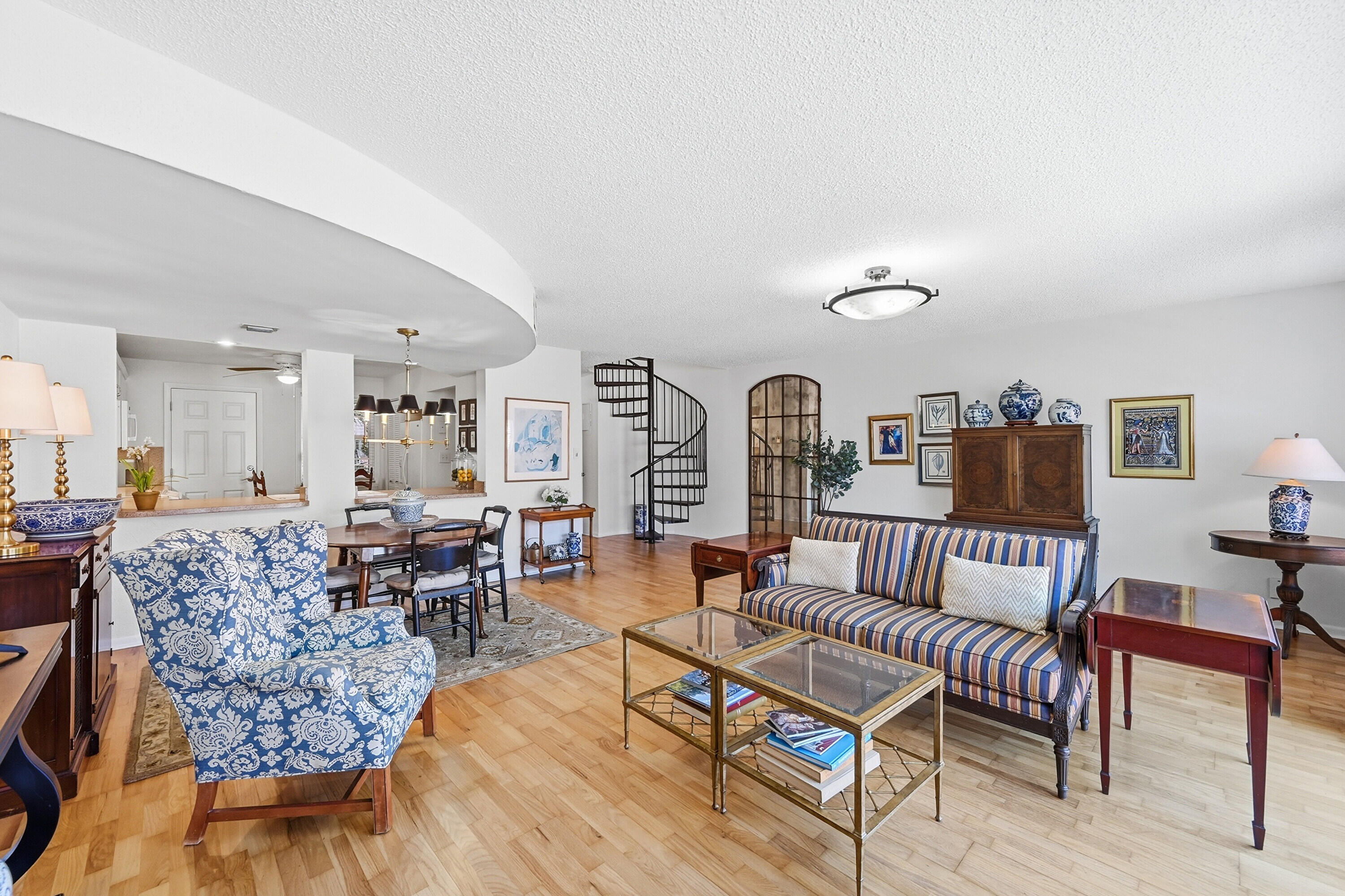 TENNIS CLUB DAVIS CONDO - Residential