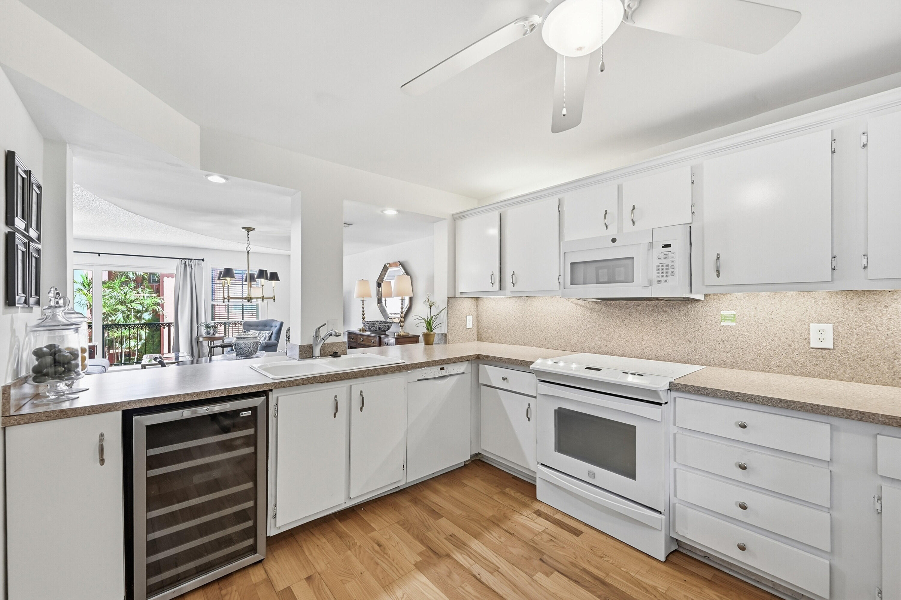 TENNIS CLUB DAVIS CONDO - Residential