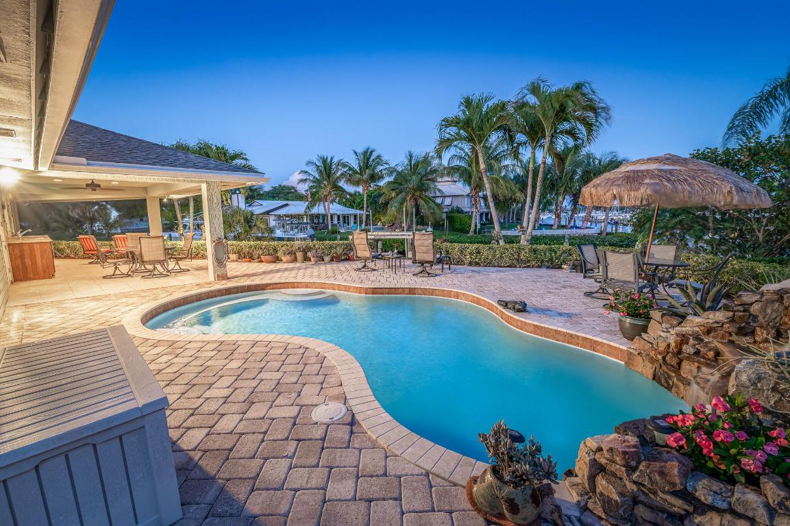 4020 SE Whiticar Way