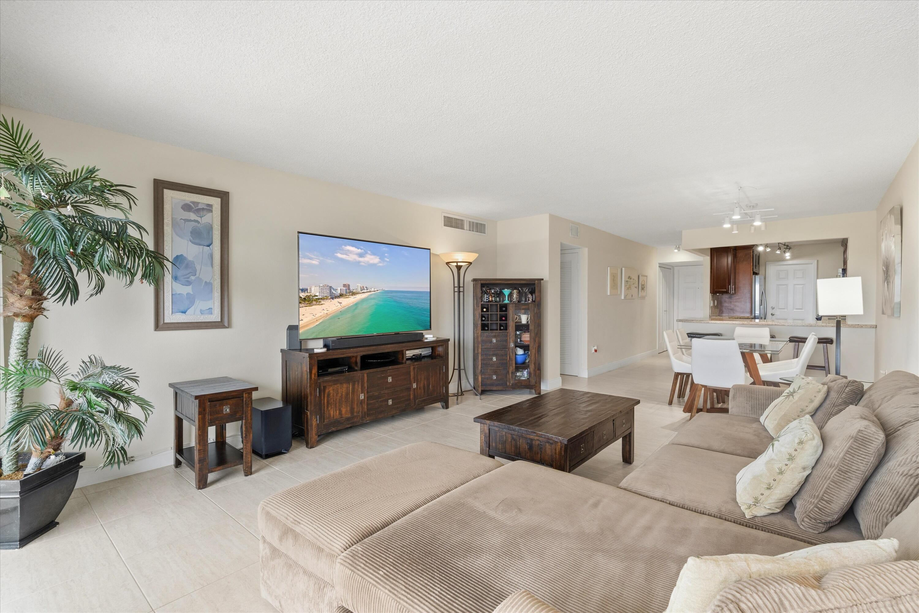1021 Hillsboro Mile