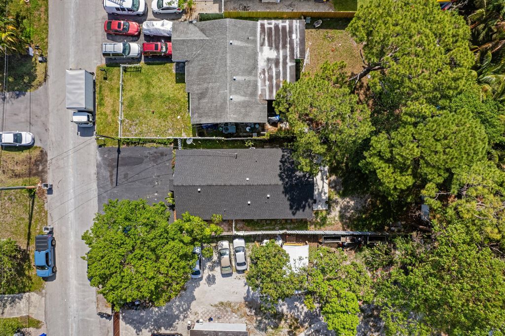 Photo of 836 SW 13th Court, Pompano Beach, FL 33060 (MLS # B26028035)