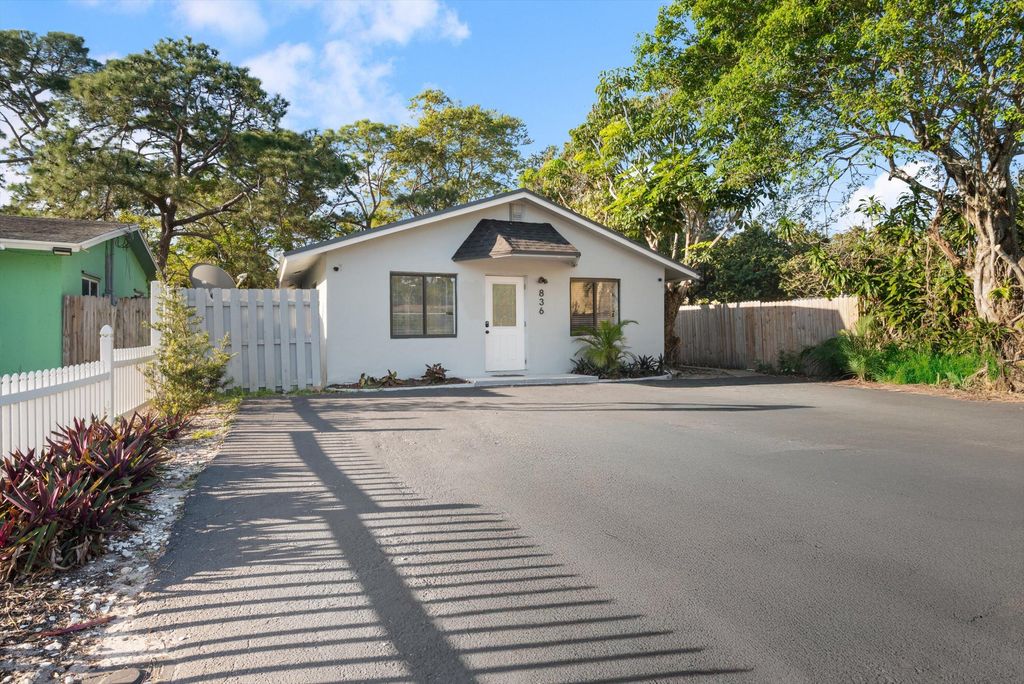 Photo of 836 SW 13th Court, Pompano Beach, FL 33060 (MLS # B26028035)