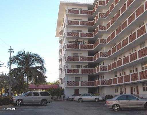 Great affordable unit in North Miami. Top floor overlooking a canal. Safe, gated neighborhood. Small pets under 25lbs approved by the HOA are allowed with a deposit. The unit comes with assigned parking as well as a gym and sauna and a guest parking area