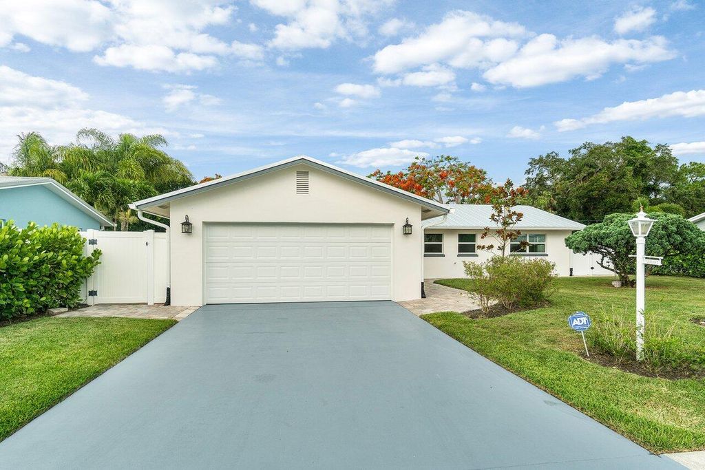 Photo of 502 Circle W, Jupiter, FL 33458 (MLS # R10897679)