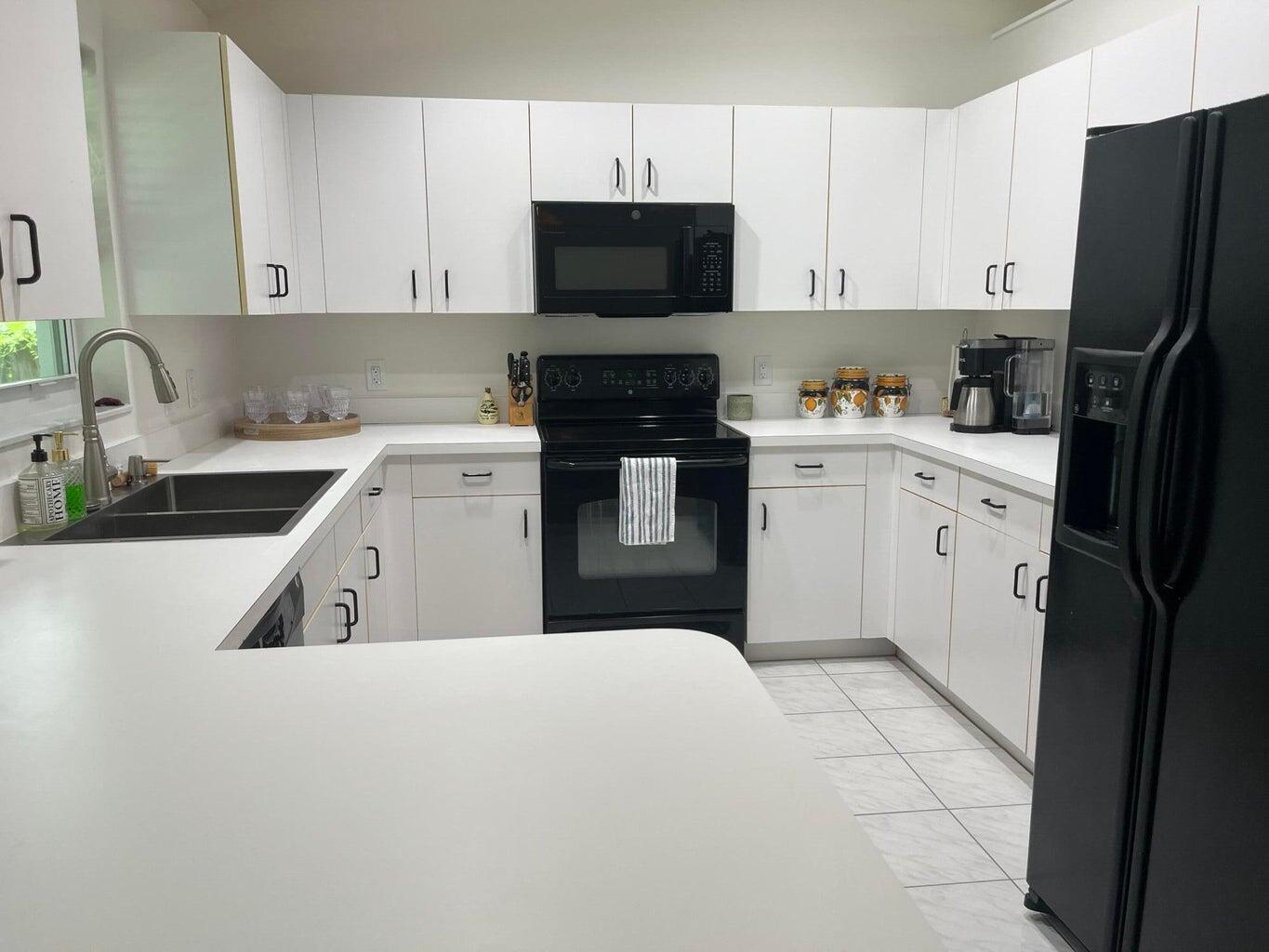 HOBE SOUND ESTATES - Residential Lease