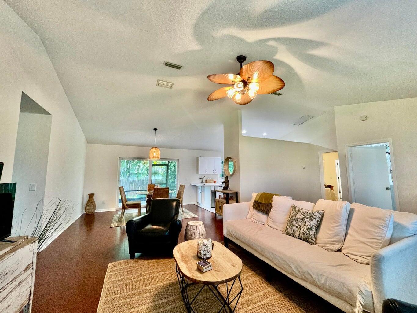 HOBE SOUND ESTATES - Residential Lease