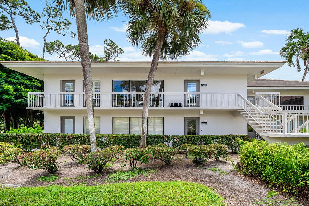 Photo of 4367 N QUAIL RIDGE Drive N #B, Boynton Beach, FL 33436 (MLS # B26062164)