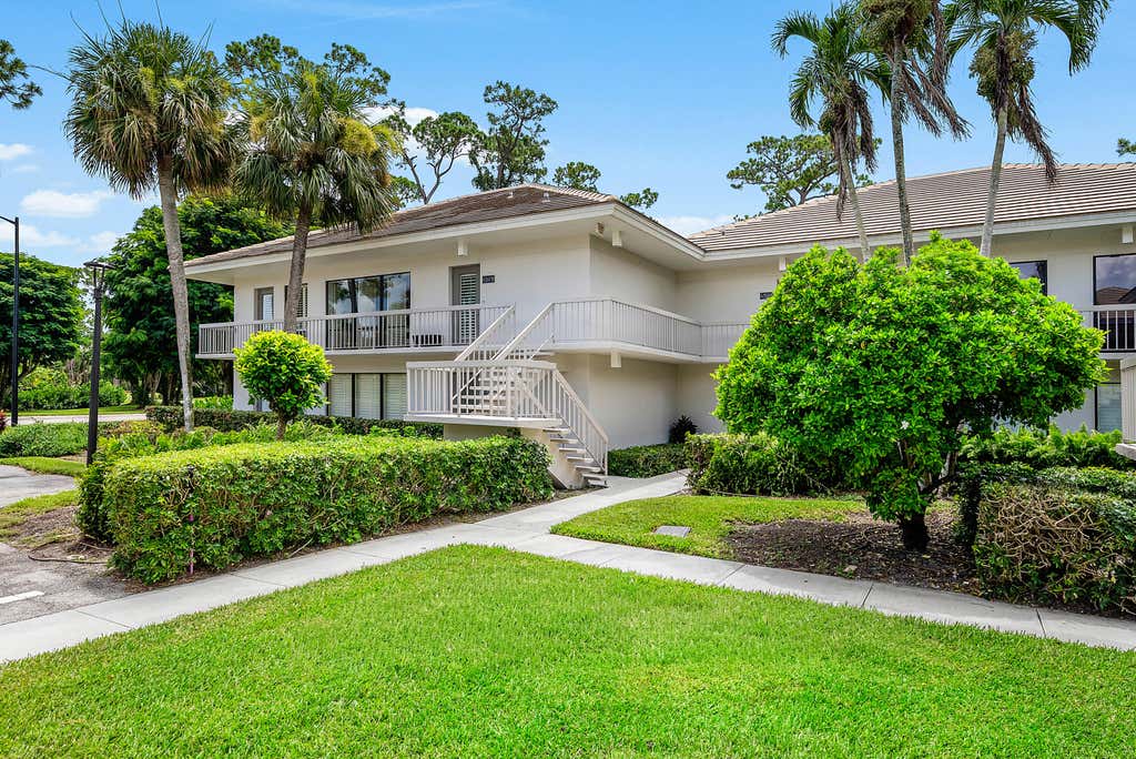 Photo of 4367 N QUAIL RIDGE Drive N #B, Boynton Beach, FL 33436 (MLS # B26062164)