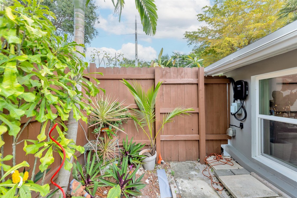 Park Road Manor 30-19 B - Residential