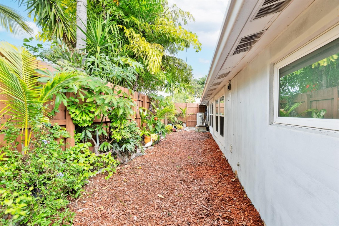 Park Road Manor 30-19 B - Residential