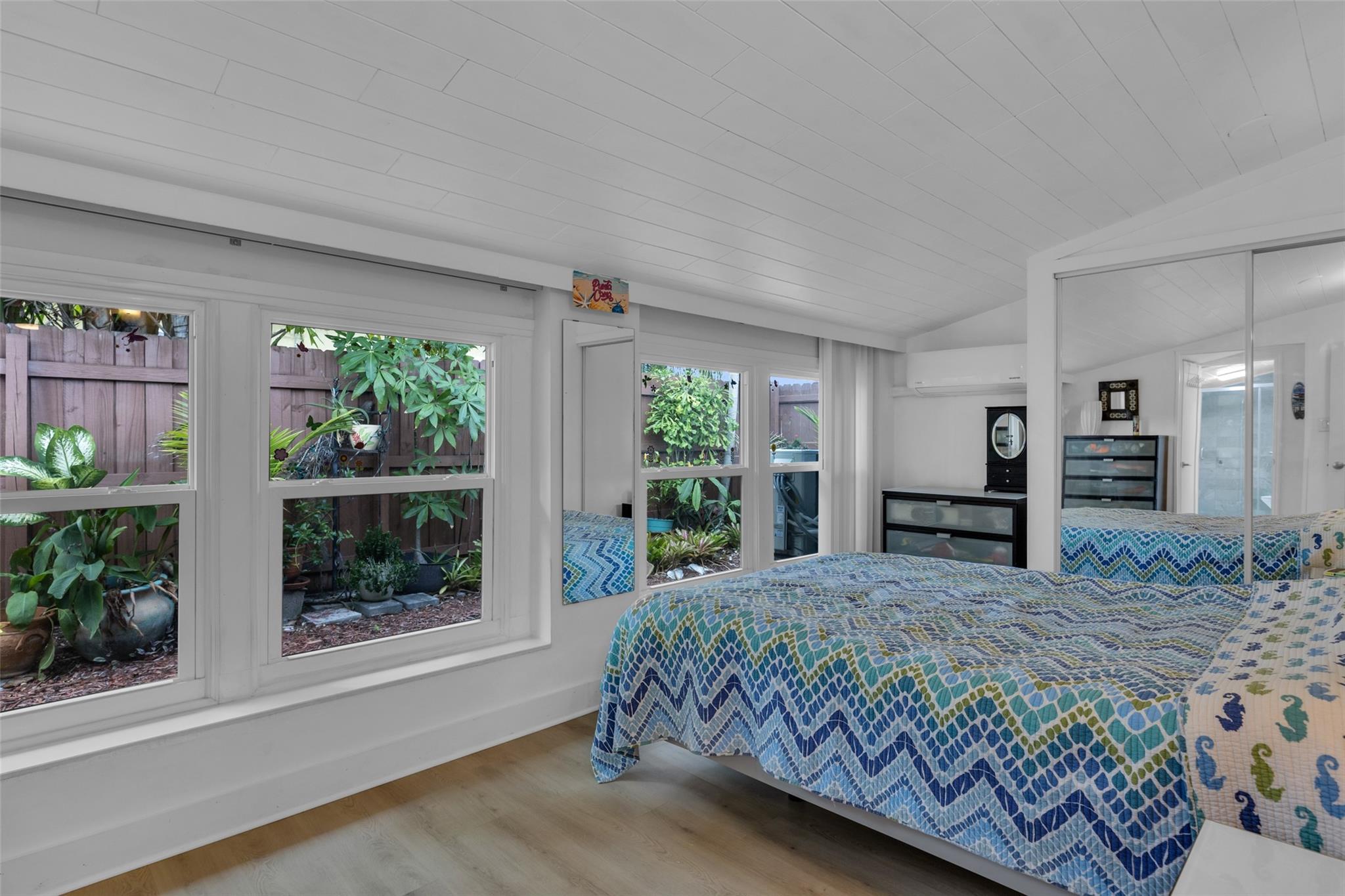 Park Road Manor 30-19 B - Residential